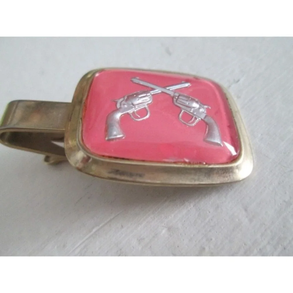 Vintage Western Old‎ West Tie Lapel Clip Red Gold Tone metal Revolver Rustic